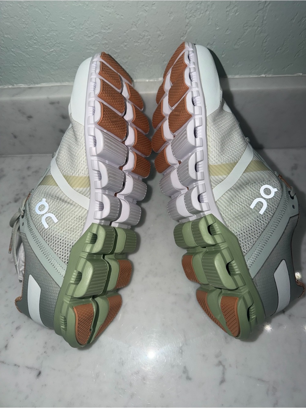 NWOB On Running Cloudflow Women's Shoe in Mint Green, White and Tan 9.5 - Picture 7 of 7